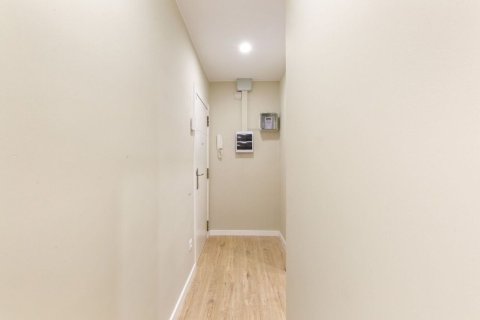 Купить квартиру в Барселона, Испания с 3 комнаты, 58м², № 7107 - фото 4