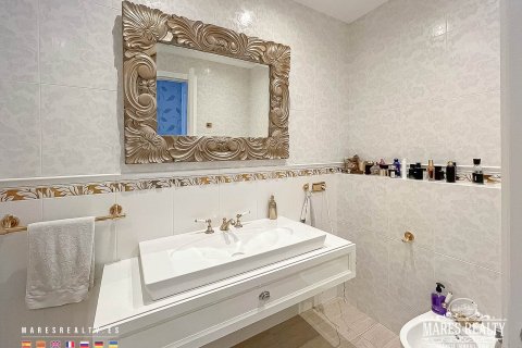 Villa de 4 dormitorios en venta en Condado del Jaruco, Gerona, Cataluña, Spain № 979 - foto 17