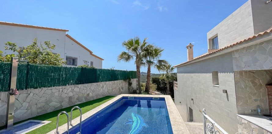 Villa de 4 dormitorios en venta en Condado del Jaruco, Gerona, Cataluña, Spain № 979