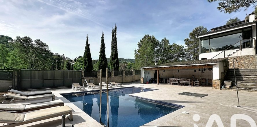 Сasa de 6 dormitorios en venta en Olivella, Barcelona, Cataluña, Spain № 7408