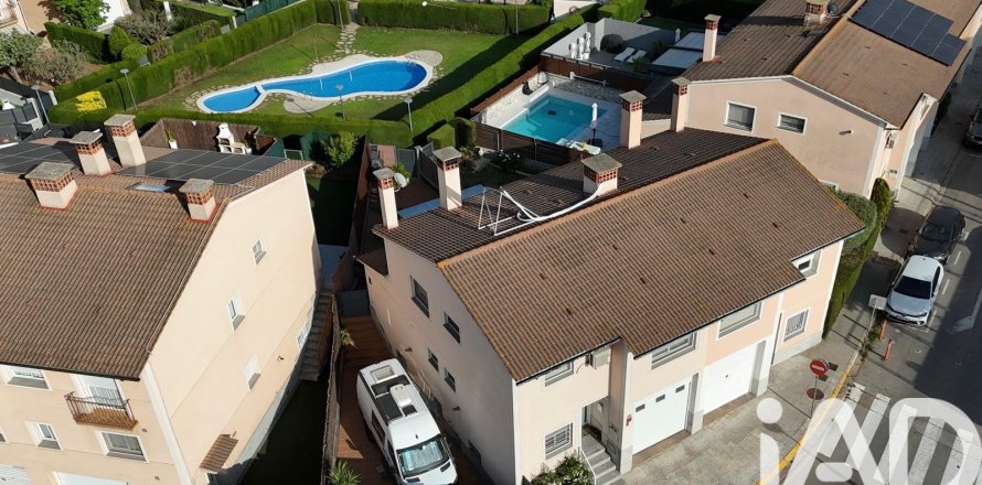 4 bedrooms townhouse for sale in Llica D'amunt, Barcelona, Catalonia, Spain № 7406