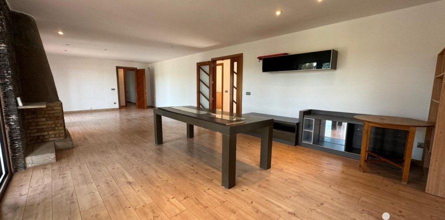 Сasa de 4 dormitorios en venta en El Catllar, Tarragona, Cataluña, Spain № 5032