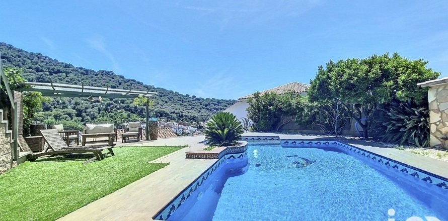Сasa de 4 dormitorios en venta en Sant Fost de Campsentelles, Barcelona, Cataluña, Spain № 5031