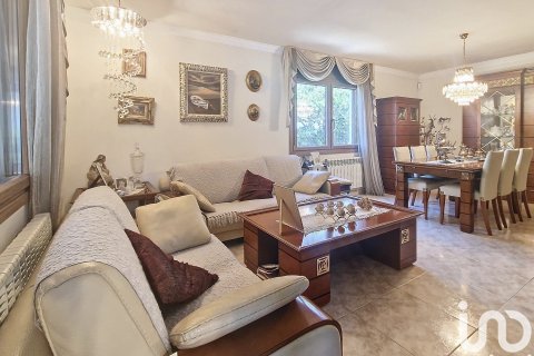 Сasa de 4 dormitorios en venta en Sant Fost de Campsentelles, Barcelona, Cataluña, Spain № 5031 - foto 5