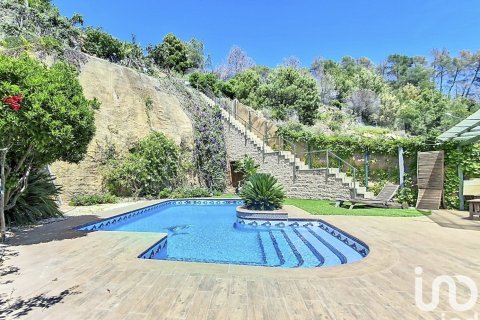 Сasa de 4 dormitorios en venta en Sant Fost de Campsentelles, Barcelona, Cataluña, Spain № 5031 - foto 21