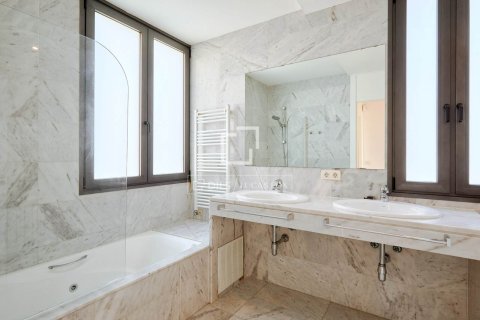 Villa de 4 dormitorios en venta en Sant Vicenc De Montalt, Barcelona, Cataluña, Spain № 4457 - foto 20