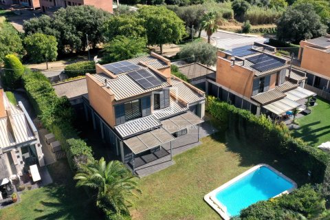 Villa de 4 dormitorios en venta en Sant Vicenc De Montalt, Barcelona, Cataluña, Spain № 4457 - foto 3