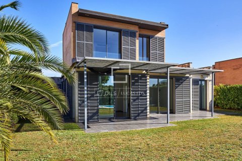 Villa de 4 dormitorios en venta en Sant Vicenc De Montalt, Barcelona, Cataluña, Spain № 4457 - foto 4