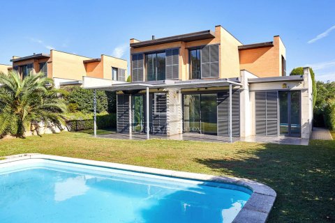 Villa de 4 dormitorios en venta en Sant Vicenc De Montalt, Barcelona, Cataluña, Spain № 4457