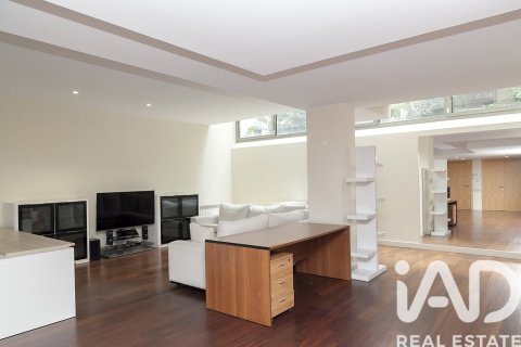 Dúplex de 5 dormitorios en venta en Barcelona, Cataluña, Spain № 4620 - foto 17