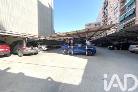 Parcela de 1064 m² en venta en Sabadell, Barcelona, Cataluña, Spain № 4619 - foto 2