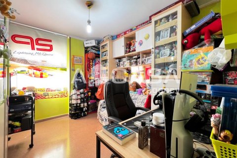 Apartamento de 3 dormitorios en venta en Badalona, Barcelona, Cataluña, Spain № 2176 - foto 14