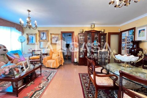 Apartamento de 3 dormitorios en venta en Badalona, Barcelona, Cataluña, Spain № 2176 - foto 3