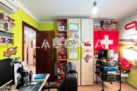 Apartamento de 3 dormitorios en venta en Badalona, Barcelona, Cataluña, Spain № 2176 - foto 15