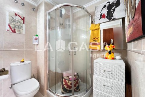 Apartamento de 3 dormitorios en venta en Badalona, Barcelona, Cataluña, Spain № 2176 - foto 23