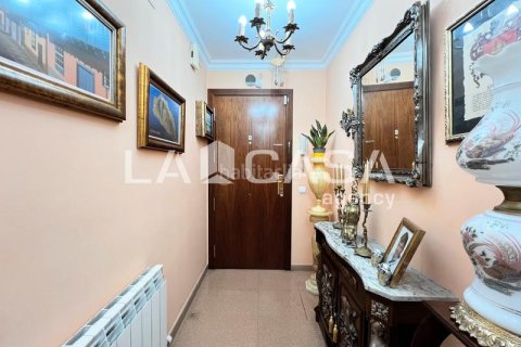 Apartamento de 3 dormitorios en venta en Badalona, Barcelona, Cataluña, Spain № 2176 - foto 24