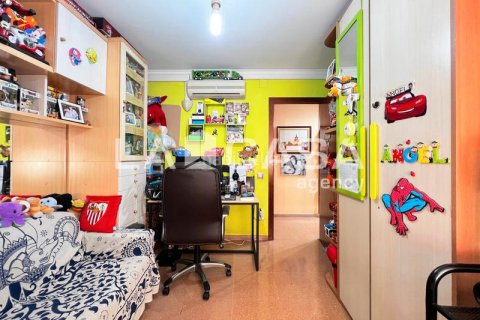 Apartamento de 3 dormitorios en venta en Badalona, Barcelona, Cataluña, Spain № 2176 - foto 16