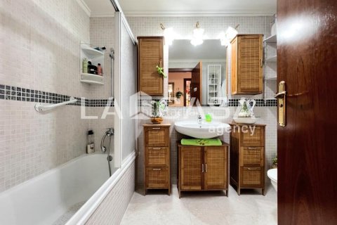Apartamento de 3 dormitorios en venta en Badalona, Barcelona, Cataluña, Spain № 2176 - foto 13