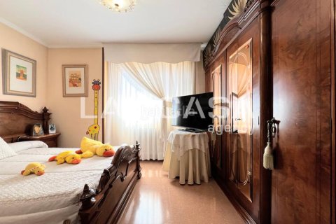 Apartamento de 3 dormitorios en venta en Badalona, Barcelona, Cataluña, Spain № 2176 - foto 11