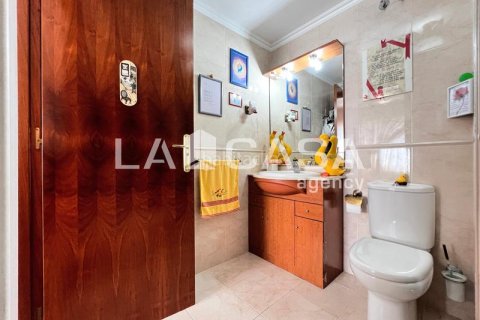 Apartamento de 3 dormitorios en venta en Badalona, Barcelona, Cataluña, Spain № 2176 - foto 21