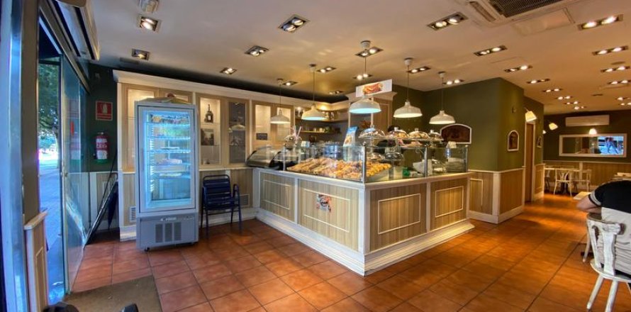 Propiedad comercial de 198 m² en venta en Sant Martí, Barcelona, Cataluña, Spain № 2175