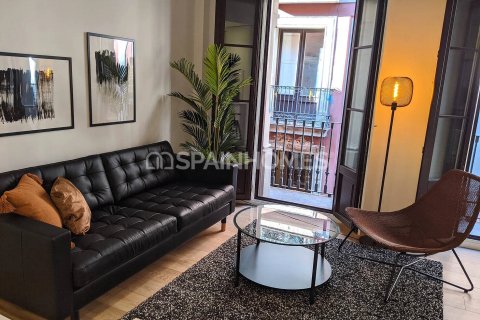 Ático de 2 dormitorios en venta en Barcelona, Cataluña, Spain № 1054 - foto 3