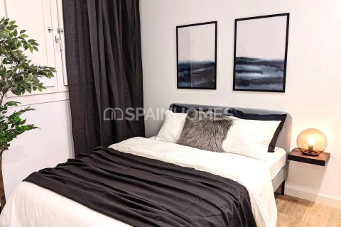 Ático de 2 dormitorios en venta en Barcelona, Cataluña, Spain № 1054 - foto 6