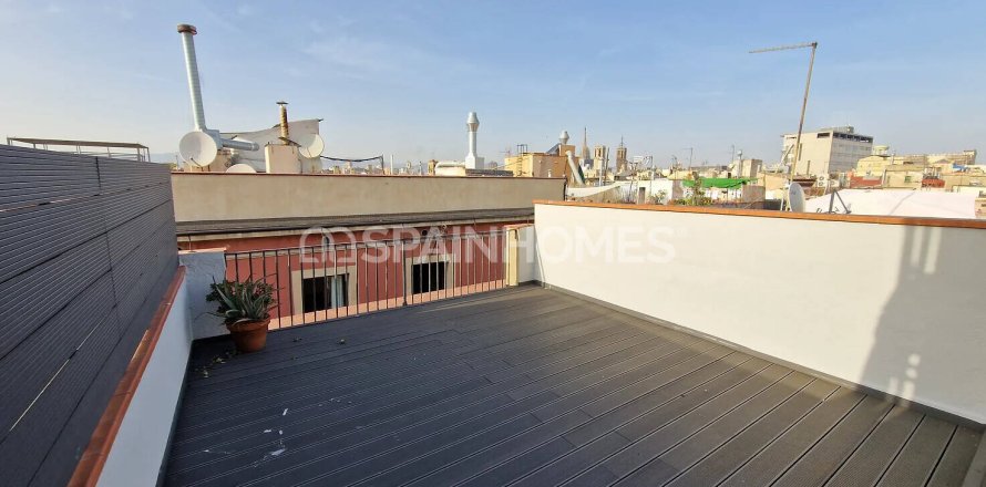 Ático de 2 dormitorios en venta en Barcelona, Cataluña, Spain № 1054