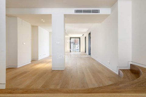 Ático de 3 dormitorios en venta en Barcelona, Cataluña, Spain № 6566 - foto 12