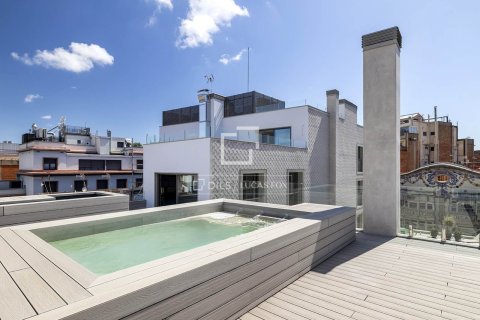Ático de 3 dormitorios en venta en Barcelona, Cataluña, Spain № 6566 - foto 3