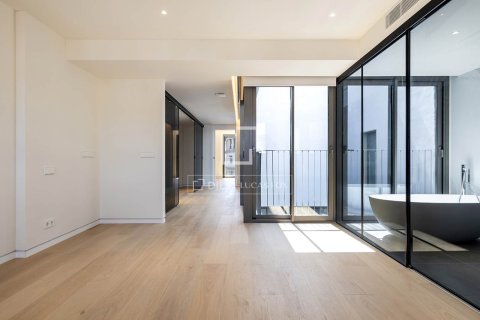 Ático de 3 dormitorios en venta en Barcelona, Cataluña, Spain № 6566 - foto 16