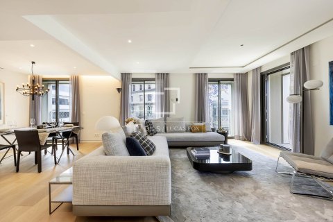 Apartamento de 3 dormitorios en venta en Barcelona, Cataluña, Spain № 6565 - foto 4