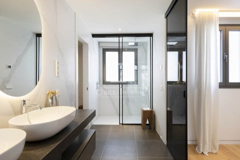 Apartamento de 3 dormitorios en venta en Barcelona, Cataluña, Spain № 6565 - foto 23