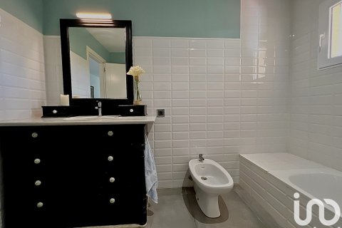 Сasa de 4 dormitorios en venta en Mataró, Barcelona, Cataluña, Spain № 4976 - foto 30