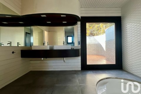 Сasa de 4 dormitorios en venta en Mataró, Barcelona, Cataluña, Spain № 4976 - foto 16