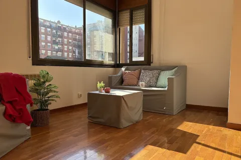 Apartamento de 3 dormitorios en venta en Barcelona, Cataluña, Spain № 3651