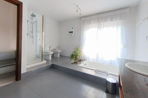 Сasa de 5 dormitorios en venta en Coma-Ruga, Tarragona, Cataluña, Spain № 3650 - foto 24