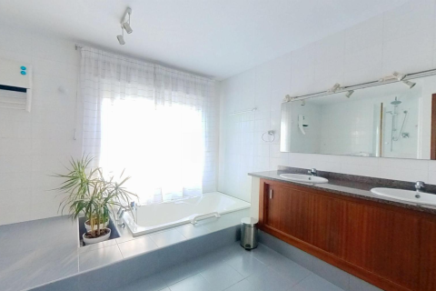 Сasa de 5 dormitorios en venta en Coma-Ruga, Tarragona, Cataluña, Spain № 3650 - foto 25