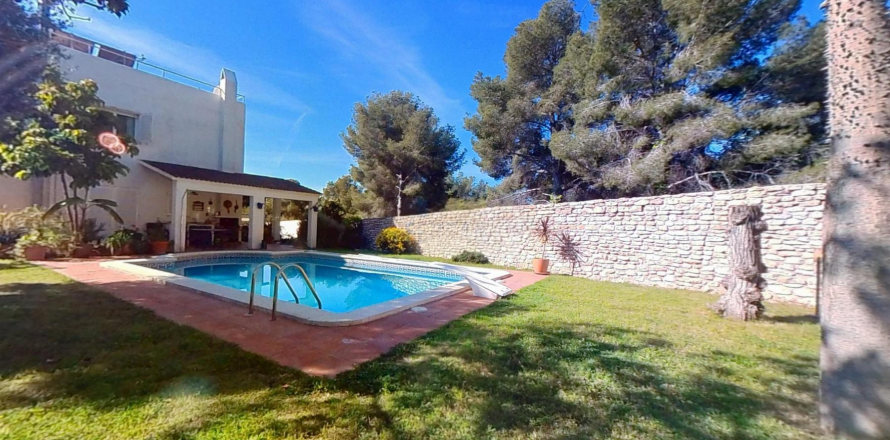 Сasa de 5 dormitorios en venta en Coma-Ruga, Tarragona, Cataluña, Spain № 3650