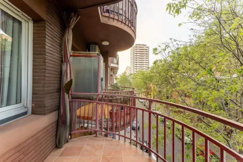 Apartamento de 4 dormitorios en venta en Barcelona, Cataluña, Spain № 3648 - foto 11