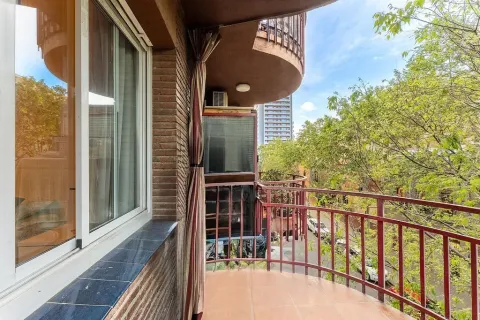 Apartamento de 4 dormitorios en venta en Barcelona, Cataluña, Spain № 3648 - foto 5