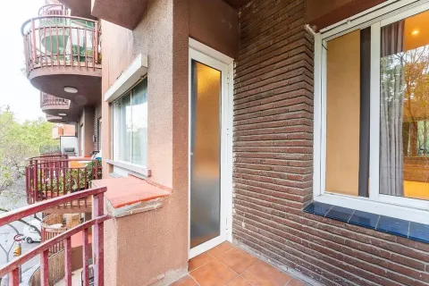Apartamento de 4 dormitorios en venta en Barcelona, Cataluña, Spain № 3648 - foto 3