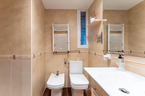 Apartamento de 4 dormitorios en venta en Barcelona, Cataluña, Spain № 3648 - foto 4