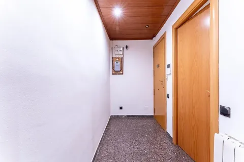 Apartamento de 4 dormitorios en venta en Barcelona, Cataluña, Spain № 3648 - foto 25