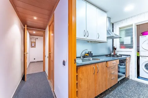 Apartamento de 4 dormitorios en venta en Barcelona, Cataluña, Spain № 3648 - foto 16