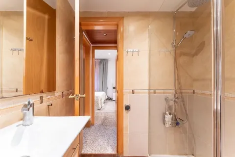 Apartamento de 4 dormitorios en venta en Barcelona, Cataluña, Spain № 3648 - foto 23