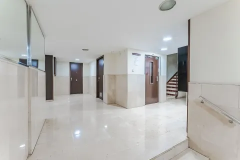Apartamento de 4 dormitorios en venta en Barcelona, Cataluña, Spain № 3648 - foto 28