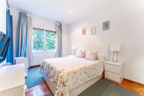 Apartamento de 4 dormitorios en venta en Barcelona, Cataluña, Spain № 3648 - foto 8