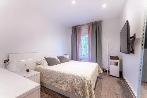 Apartamento de 4 dormitorios en venta en Barcelona, Cataluña, Spain № 3648 - foto 2