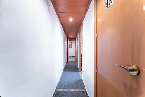 Apartamento de 4 dormitorios en venta en Barcelona, Cataluña, Spain № 3648 - foto 22